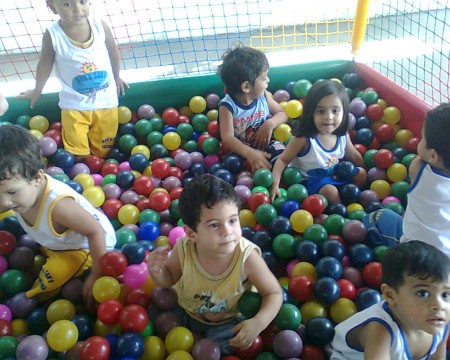 PISCINA DE BOLINHAS INTERNAMENTE
